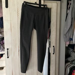 Heavy leggings- great for cooler months!  good condition.  Has a cotton feel.